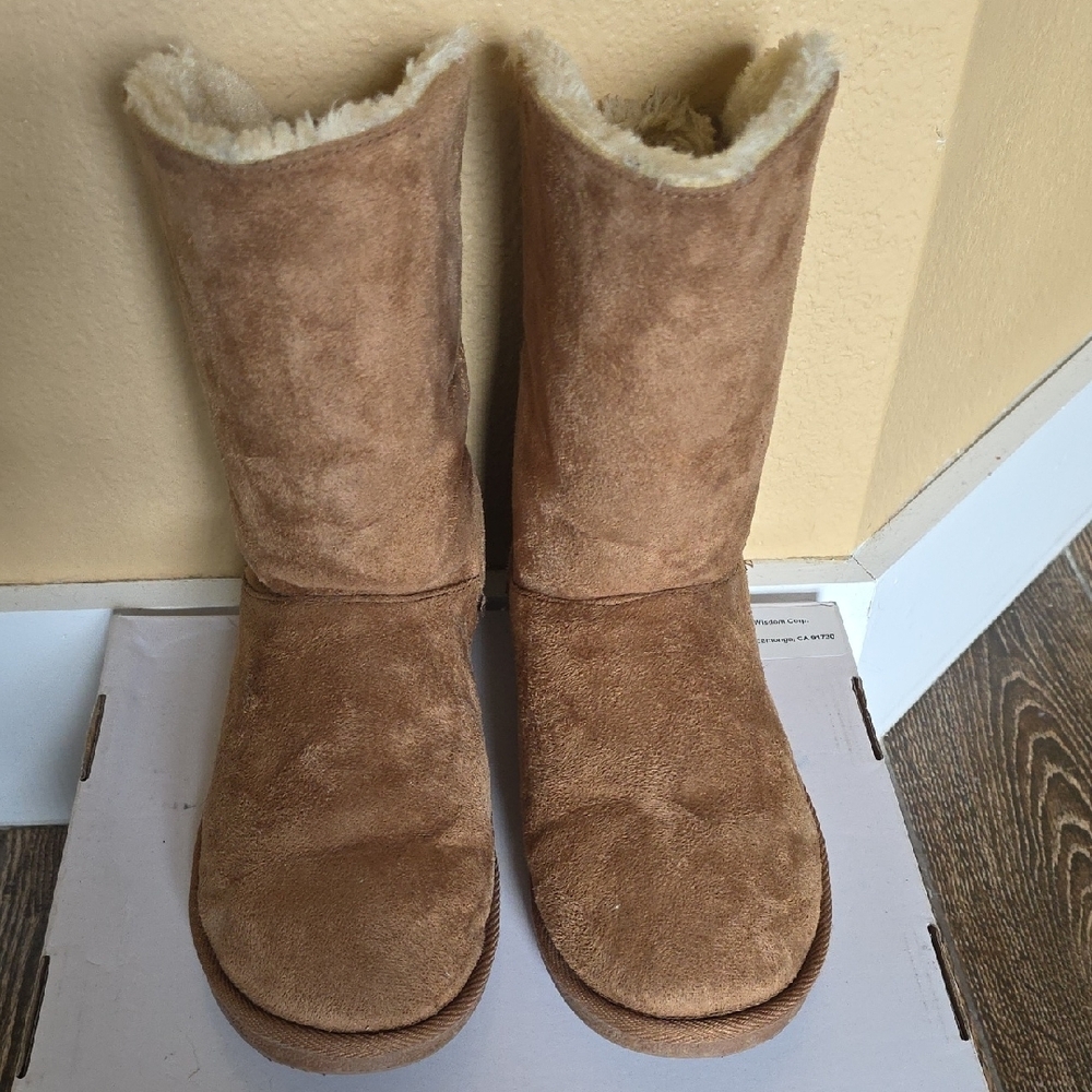 JustFab Brown Winter Boots with Cream Lining